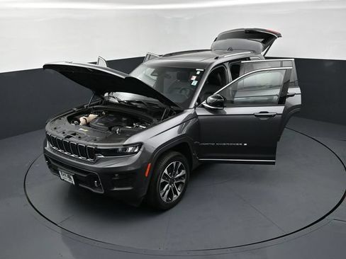 Used 2023 Jeep Grand Cherokee Overland AWD/4WD image 26