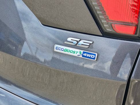 Used 2017 Ford Escape SE w/ Equipment Group 201A AWD/4WD image 23