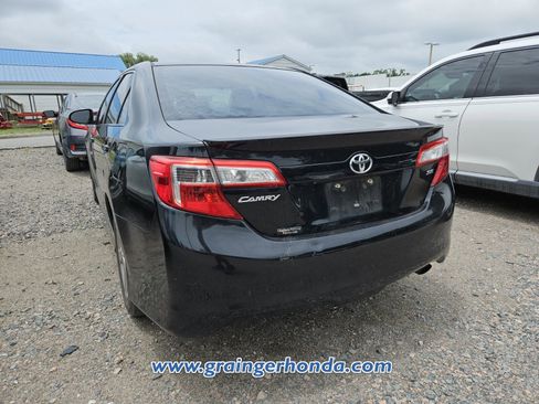 Used 2014 Toyota Camry SE FWD image 8