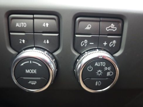 Used 2024 GMC Sierra 2500 AT4 w/ AT4 Premium Plus Package image 17