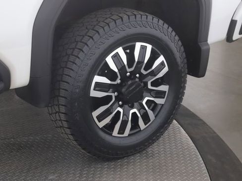Used 2024 GMC Sierra 2500 Denali Ultimate AWD/4WD image 14