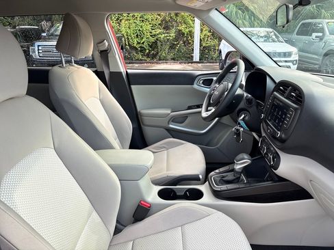 Used 2022 Kia Soul LX image 28