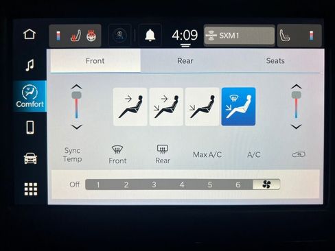 Used 2022 Chrysler Voyager LX image 10