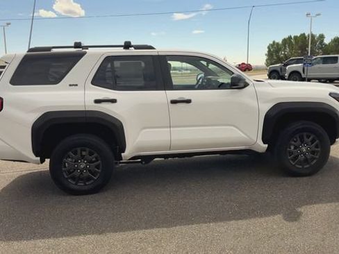 Used 2025 Toyota 4Runner SR5 AWD/4WD image 9
