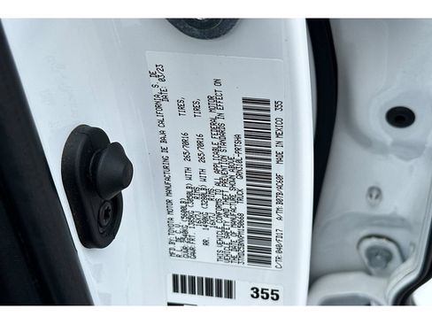 Used 2023 Toyota Tacoma TRD Off-Road AWD/4WD image 32