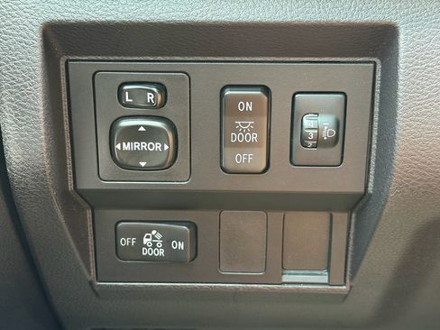 Used 2016 Toyota Tundra SR5 w/ TRD Off Road Package AWD/4WD image 20