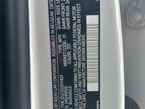 Certified 2025 Volvo XC40 B5 Plus AWD/4WD image 27