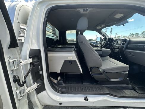 Used 2017 Ford F550 4x4 SuperCab Super Duty w/ XLT Value Package image 6