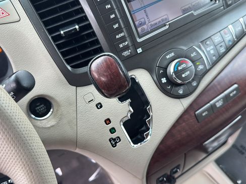 Used 2011 Toyota Sienna XLE w/ Premium Pkg FWD image 23