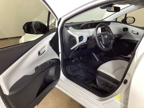 Used 2022 Toyota Prius XLE FWD image 11
