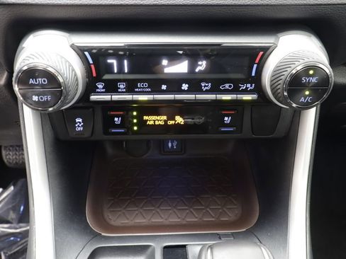 Used 2019 Toyota RAV4 Limited w/ Cold Weather Package AWD/4WD image 12