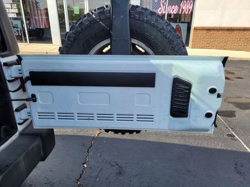 Used 2013 Jeep Wrangler Unlimited Sport image 17