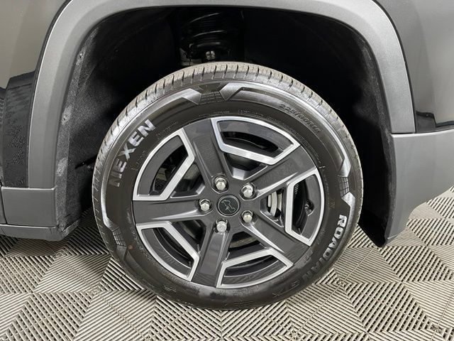 Used 2026 Jeep Cherokee Laredo AWD/4WD image 9