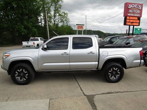 Used 2022 Toyota Tacoma SR AWD/4WD image 2