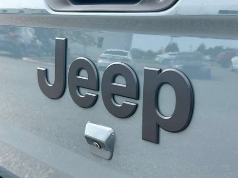 Used 2024 Jeep Gladiator Sport AWD/4WD image 48