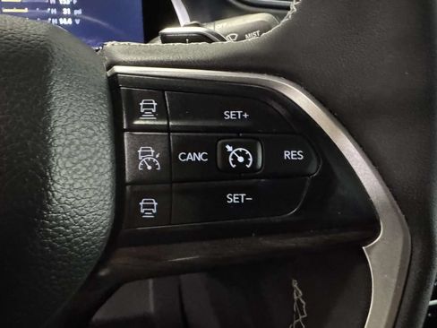 Used 2023 Jeep Grand Cherokee Limited AWD/4WD image 25