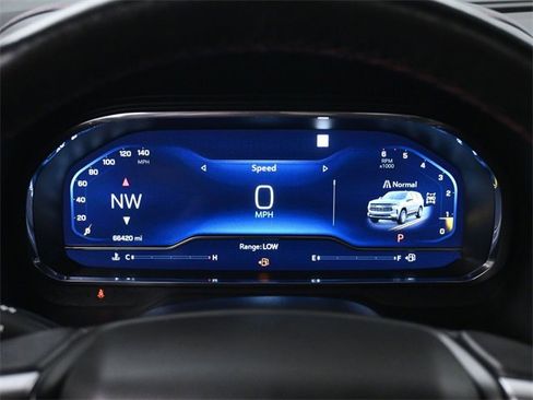 Used 2022 Chevrolet Suburban RST w/ Luxury Package image 30