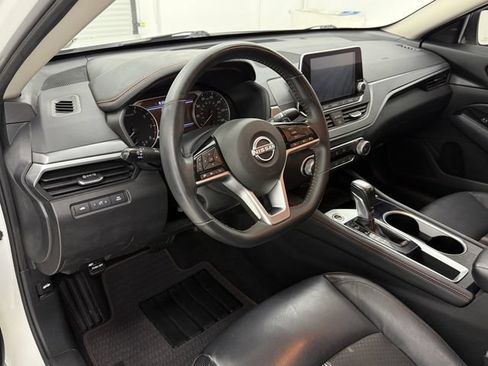 Used 2024 Nissan Altima 2.5 SR FWD image 8