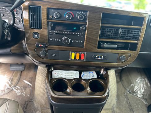 Used 2008 Chevrolet Express 1500 w/ Preferred Equipment Group RWD image 23