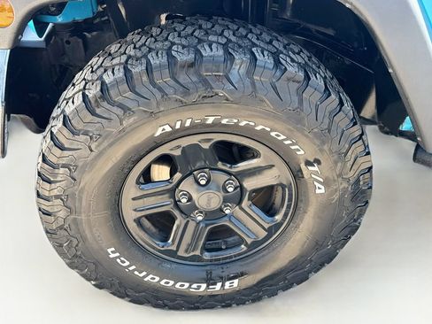 Used 2018 Jeep Wrangler Unlimited Sport w/ Connectivity Group AWD/4WD image 34