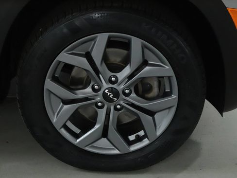 Used 2024 Kia Seltos LX AWD/4WD image 11