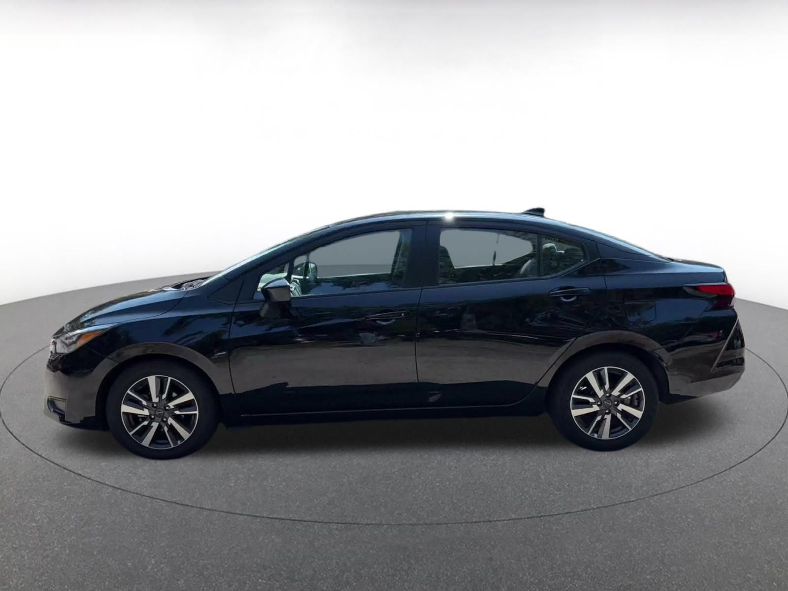 Used 2025 Nissan Versa SV FWD image 8
