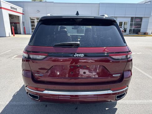 Used 2023 Jeep Grand Cherokee Summit AWD/4WD image 12