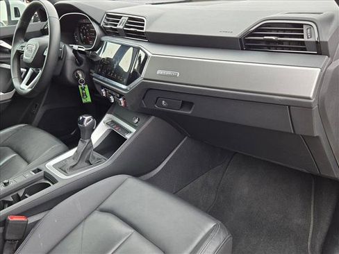 Used 2025 Audi Q3 2.0T Premium image 18