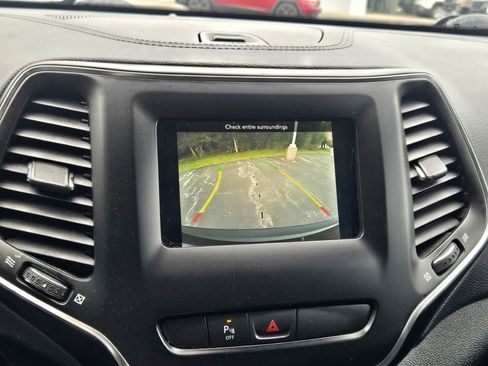Used 2020 Jeep Cherokee Latitude Plus image 24