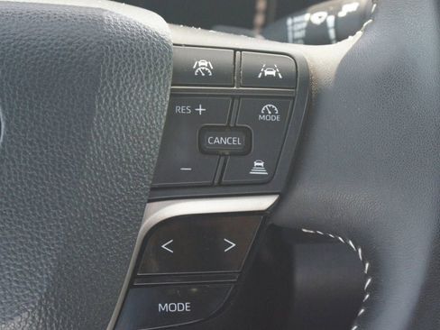 Used 2025 Toyota Camry SE image 10