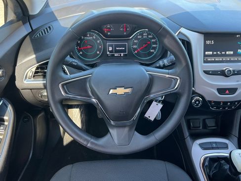 Used 2017 Chevrolet Cruze LS FWD image 15