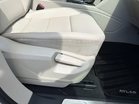 Used 2021 Volkswagen Atlas SE FWD image 16