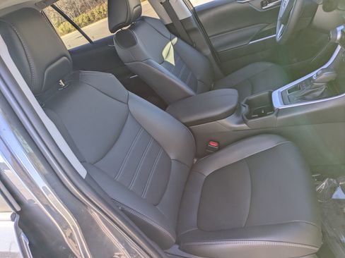 Used 2023 Toyota RAV4 XLE Premium image 29