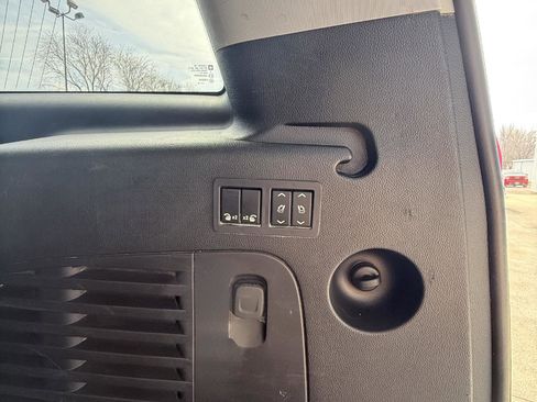 Used 2018 Chevrolet Suburban LT w/ LT Signature Package image 22