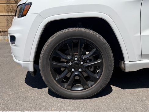 Used 2022 Jeep Grand Cherokee Laredo X AWD/4WD image 6