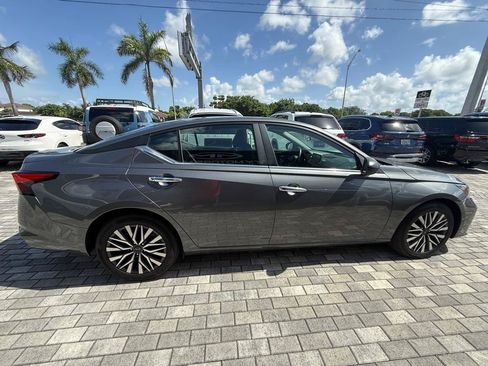 Used 2025 Nissan Altima 2.5 SV FWD image 10