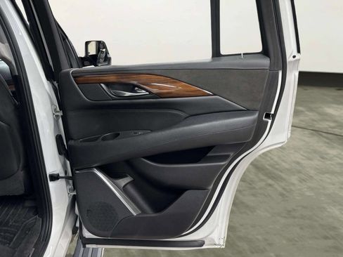 Used 2017 Cadillac Escalade Premium Luxury image 24