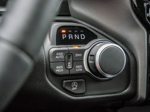 New 2026 RAM 1500 4x4 Crew Cab image 32