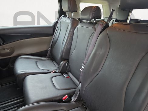 Used 2025 Kia Carnival image 21