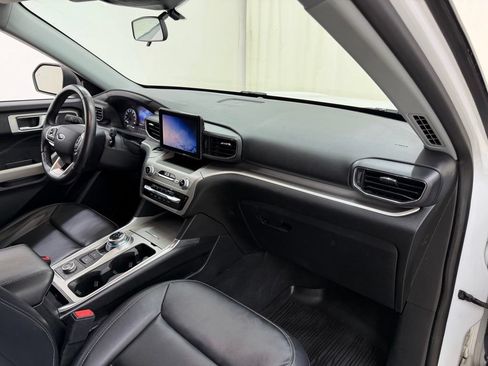 Used 2021 Ford Explorer XLT w/ Equipment Group 202A AWD/4WD image 13