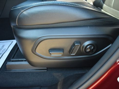 Used 2025 Jeep Grand Cherokee Limited RWD image 13