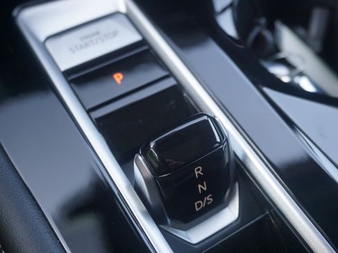 Used 2024 Volkswagen Atlas SE w/ Panoramic Sunroof Package image 33