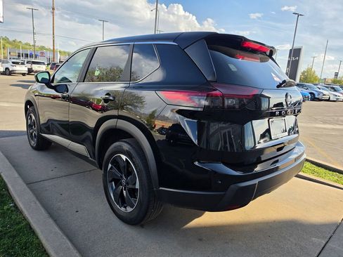 Used 2025 Nissan Rogue SV image 7