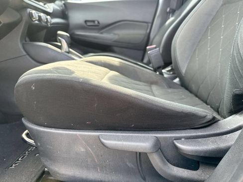 Used 2019 Nissan Kicks S FWD image 14