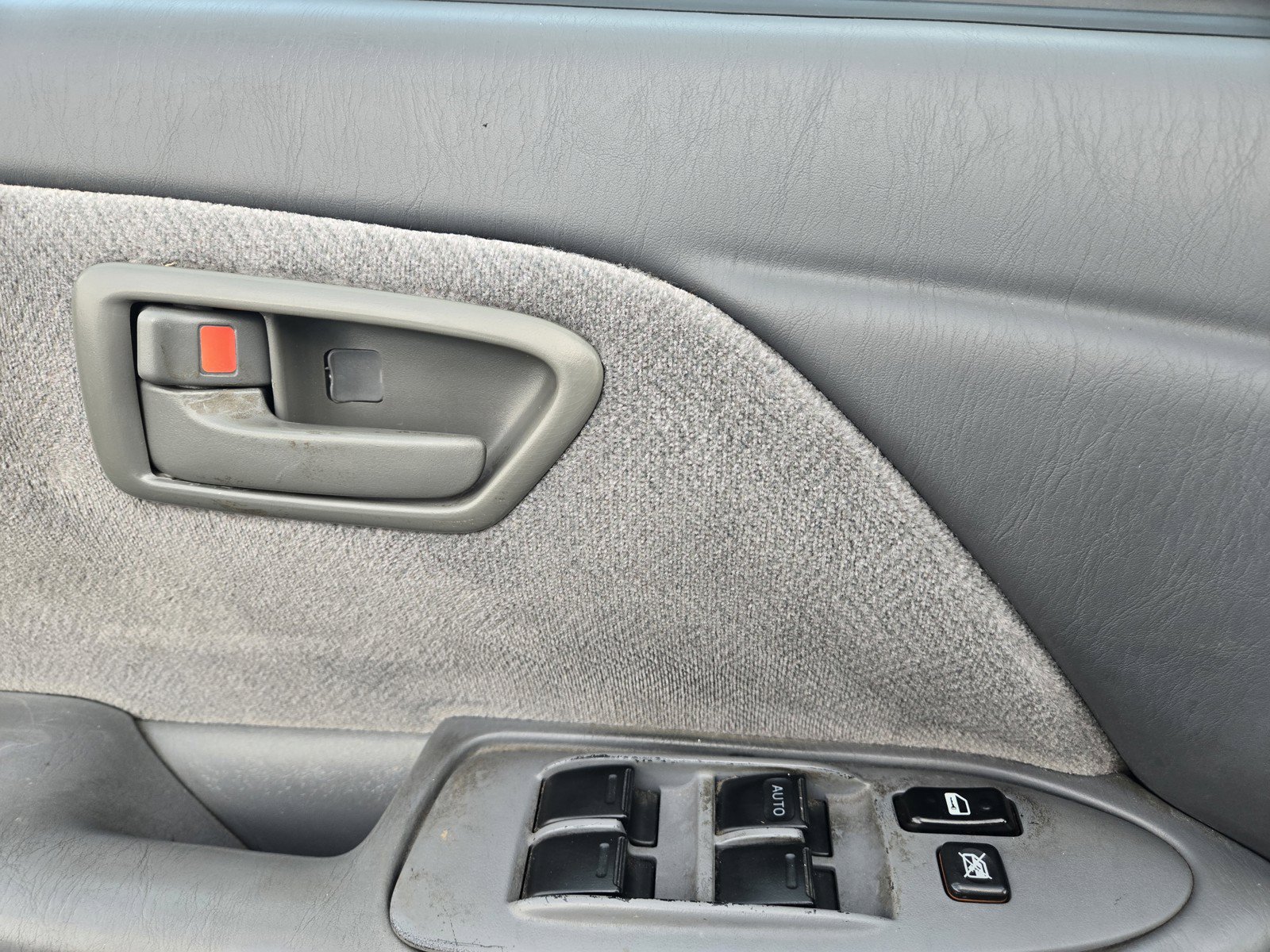 Used 2000 Toyota Camry CE w/ Value Pkg 1 FWD image 18