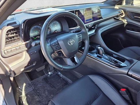 Certified 2025 Toyota Crown Nightshade image 10