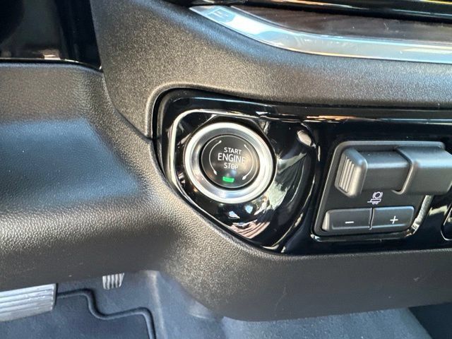 Used 2025 GMC Sierra 1500 SLT AWD/4WD image 21