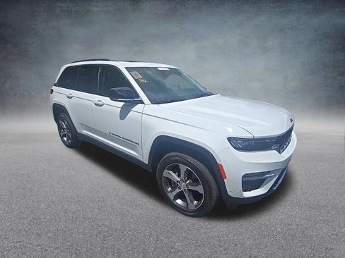 Used 2023 Jeep Grand Cherokee 4WD 4xe w/ Luxury Tech Group II image 2