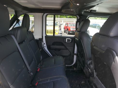 New 2026 Jeep Wrangler Unlimited Sahara AWD/4WD image 10