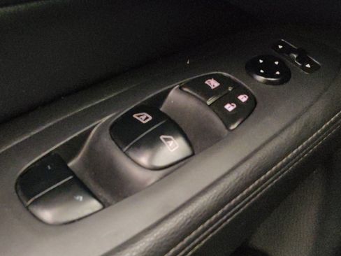 Used 2020 Nissan Pathfinder SV AWD/4WD image 27